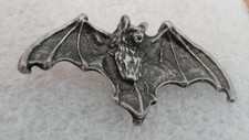 PIN S  CHAUVE SOURIS  3D