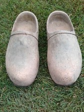 très anciens sabots de bois