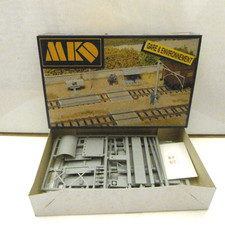MKD HO ACCESSOIRES pour gare de marchandise  à construire  neuf en boite