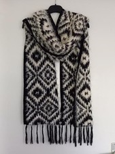 Echarpe/châle noir/écru "Promod"