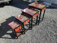 TABLE GIGOGNE CHINOISE "SCENES DE GUERRE" D' EPOQUE XXème EN BOIS SCULPTE