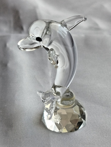 Petit dauphin sur socle - petit, à