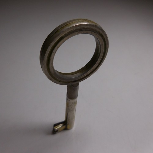 Clef serrure mobilier - , métal