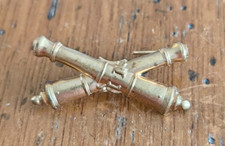 Insigne Militaire de Calot Artillerie 2 Canons Croisés  +26