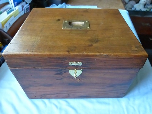 Ancien coffret bois laiton