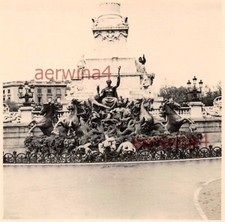 Colonne Avec Fontaine À Bordeaux France