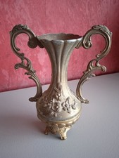 Vase en métal doré ouvragé