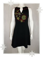 G - Robe  Chasuble Noire Fleurs Brodées Modèle Sanae Tanaïs Taille 44 