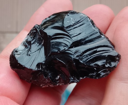 26.90gr 40x27x25mm obsidienne