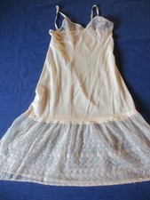 Nuisette N°32 combinaison fond de robe chemise à bretelles chair dentelle T42