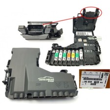 BOITIER FUSIBLES SUR BATTERIE