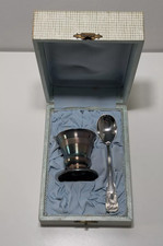 Coquetier et cuillère en