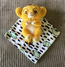 Peluche Doudou Roi Lion Simba jaune couverture vert blanc feuilles Disney Simba