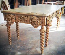 Grande table de dégustation / réception en bois brut de cerisier.