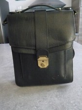 SACOCHE BANDOULIERE HOMME - POCHETTE CUIR  - ANNEE 80 -  Dimension 21 x 27 cm