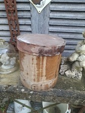 Ancienne boîte cylindrique