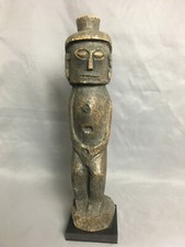 Emouvante maternité statue Batak (Sumatra, Indonésie)