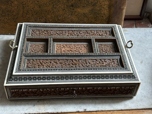 Ancienne boîte écritoire - boîte, ou