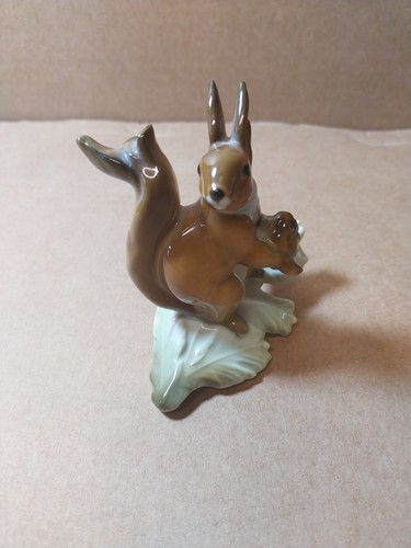 Figurine porcelaine écureuil