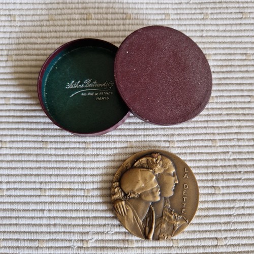 Médaille dette par - ,