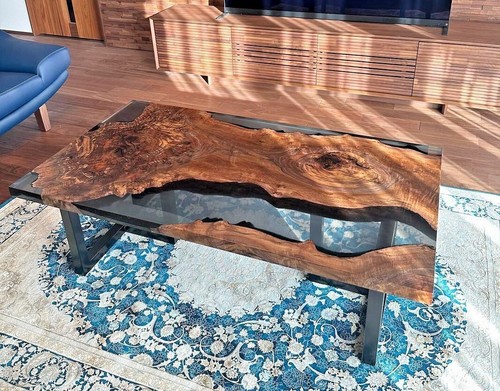 Table époxy transparente avec