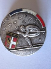 insigne broche SKI  COURCHEVEL