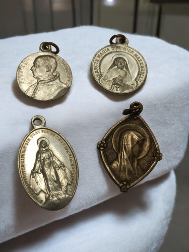 Lot médailles religieuses - 4,