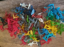 Lot 70 figurines monochrome