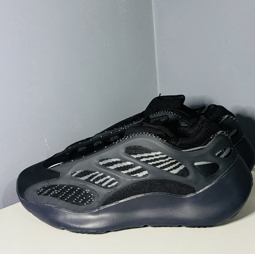 Yeezy 700 tail - tail,