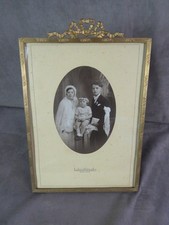 GRAND CADRE-PHOTO en bronze. Décor RUBAN. Ancien.