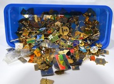 Lot de 500 pin's tous thèmes sans attache