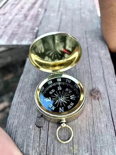 Ancienne boussole nautique