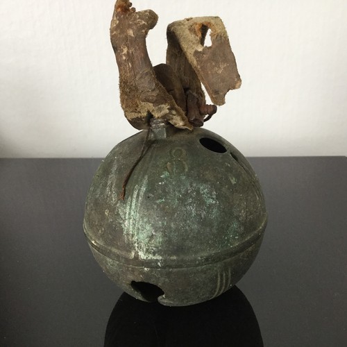 Gros grelot ancien en - 8,