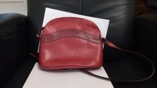 Sac à main cuir Courrèges rouge vintage à bandoulière