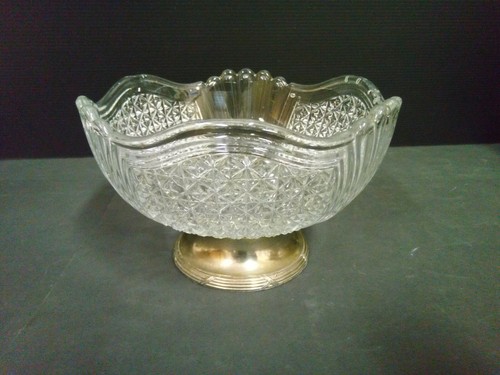 Petite coupe sur pied - coupe,