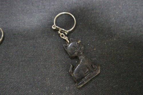Ancien porte cle publicitaire - porte,