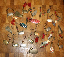 Lot pêche de 25 cuillères