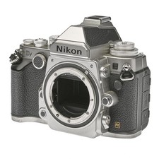 Nikon DF (argent) environ 5