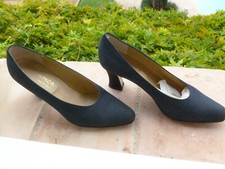  ESCARPINS  MARQUE " KINZA " CUIR DAIM BLEU MARINE TRES BON ETAT T.39