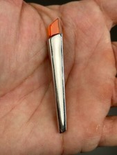 Ancienne Broche en métal argenté et verre Torche Flamme Olympique ? signée PL