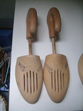 Paire d'embauchoirs anglais vintages de marque DASCO "Quick" en bois T 41-42