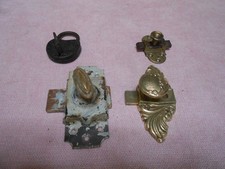 4 Anciennes targettes  loquets