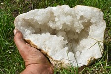 Moitié de Geode de Quartz du Maroc 4kg mineraux de collection cristaux