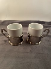 Lot 2 Tasses à Café  Porcelaine.  Support Métal Argenté . TBE (a)