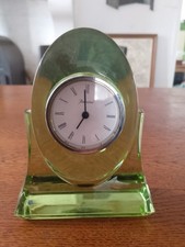 Pendulette verte translucide en cristal de Baccarat