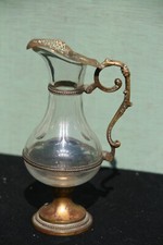 aiguière verseuse ancienne en verre et cuivre. **