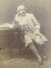 photographie ancienne de George Rivière en costume d'époque & Toulouse