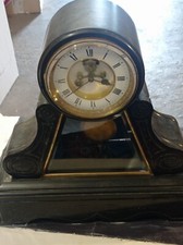 Pendule de cheminée ancienne Napoléon III – Marbre noir – Mouvement mécanique 