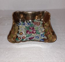 PETIT PLAT CREUX EN PORCELAINE