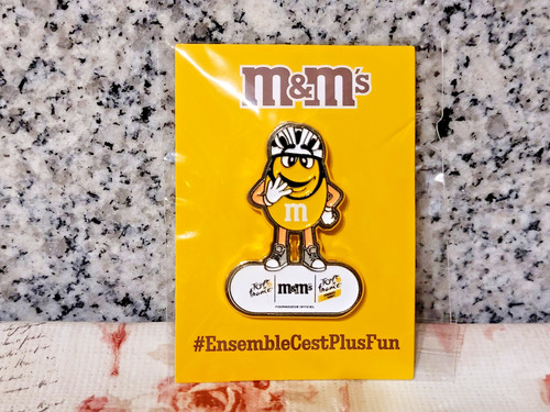 Pin s authentique - pin's, m&m's